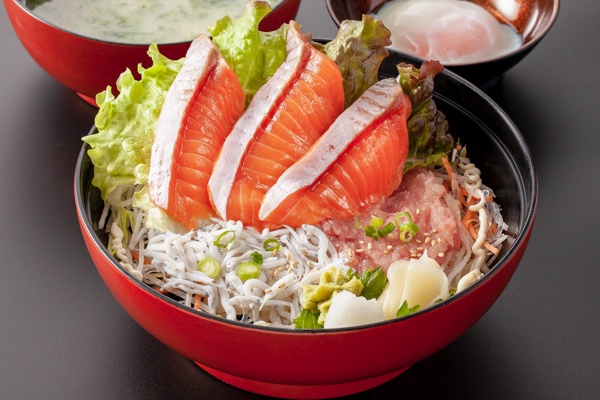 3色丼（サーモン・しらす・ネギトロ）